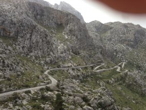Cykla i bergen på Mallorca kan vara en bra att se fram emot. Sa Calobra på bilden.