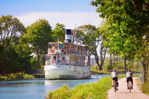 Fin upplevelse att cykla längs Göta kanal.