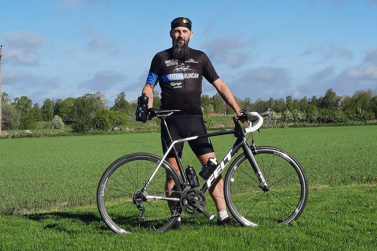 Daniel Lindh har ofta projekt på gång. I år ska han först cykla runt Hornborgasjön sju kvällar i rad, och i september är det dags för Vätternrundan.