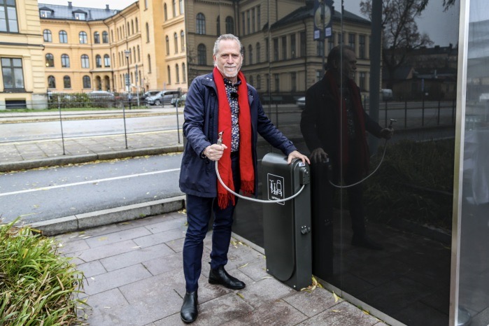 Trafikborgarrådet Daniel Helldén är nöjd över att det blir lättare att hitta cykelpumpar i Stockholm.