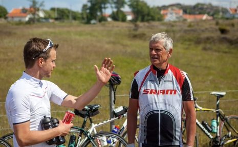 I sommar ska Tommy Prim cykla Halvvättern tillsammans med Team Mustasch, vars mål är att samla in pengar till forskningen mot prostatacancer.