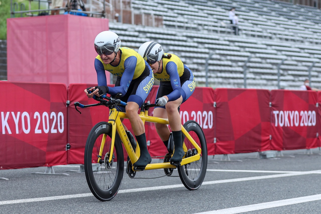 Utöver sin egen karriär har Anna Svärdström även varit framgångsrik tandempilot åt paracyklisten Louise Jannering. Inte minst under paralympics i Tokyo i fjol där duon kammade hem två bronsmedaljer.