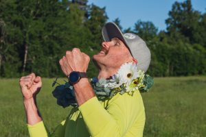 I helgen blev multisportaren Oscar Olsson historisk. Då satte han nytt rekord på superklassikern, med tiden 18 timmar och 33 minuter.