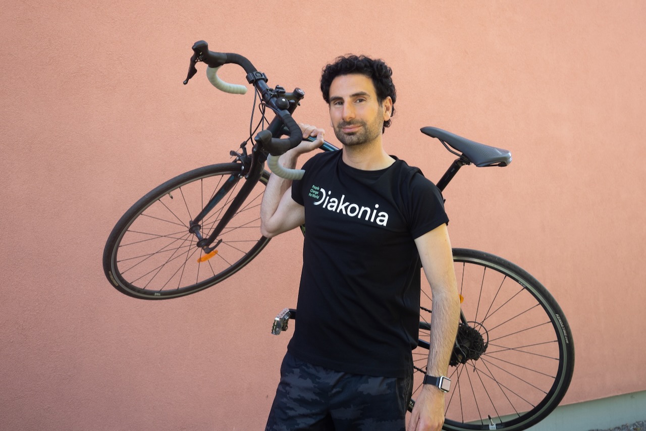 Till år 2023 har medieprofilen Stephan Wilson en ny Vätternrundanutmaning. I en grupp med 60 cyklister ska han cykla till förmån för Cykelprojektet, som drivs av Diakonia.