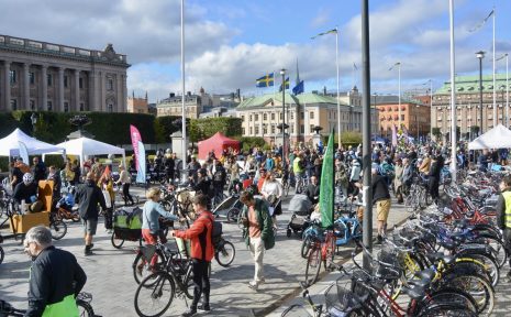 I mitten av september arrangerades en stor cykelkarneval på Norrbro i Stockholm.