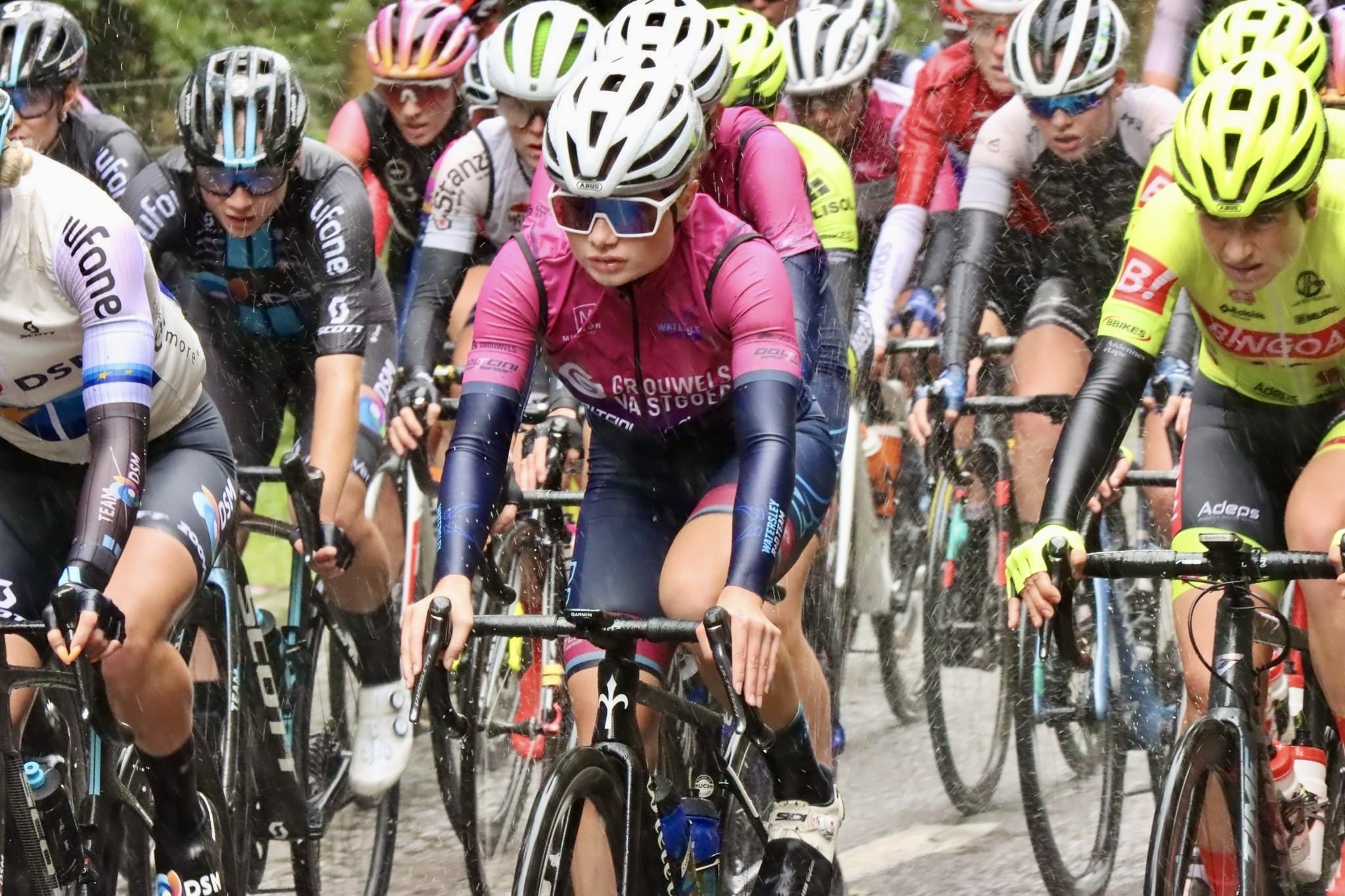 Härnäst hoppas Karin få ett UCI-kontrakt och börja tävla mer frekvent på touren.