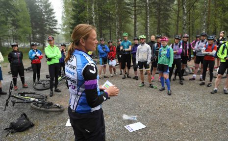 Nu kan du bli cykelguide. Katarina Rönnbacka Nybäck, från Bike in Bergslagen, är en av dem som utbildar.