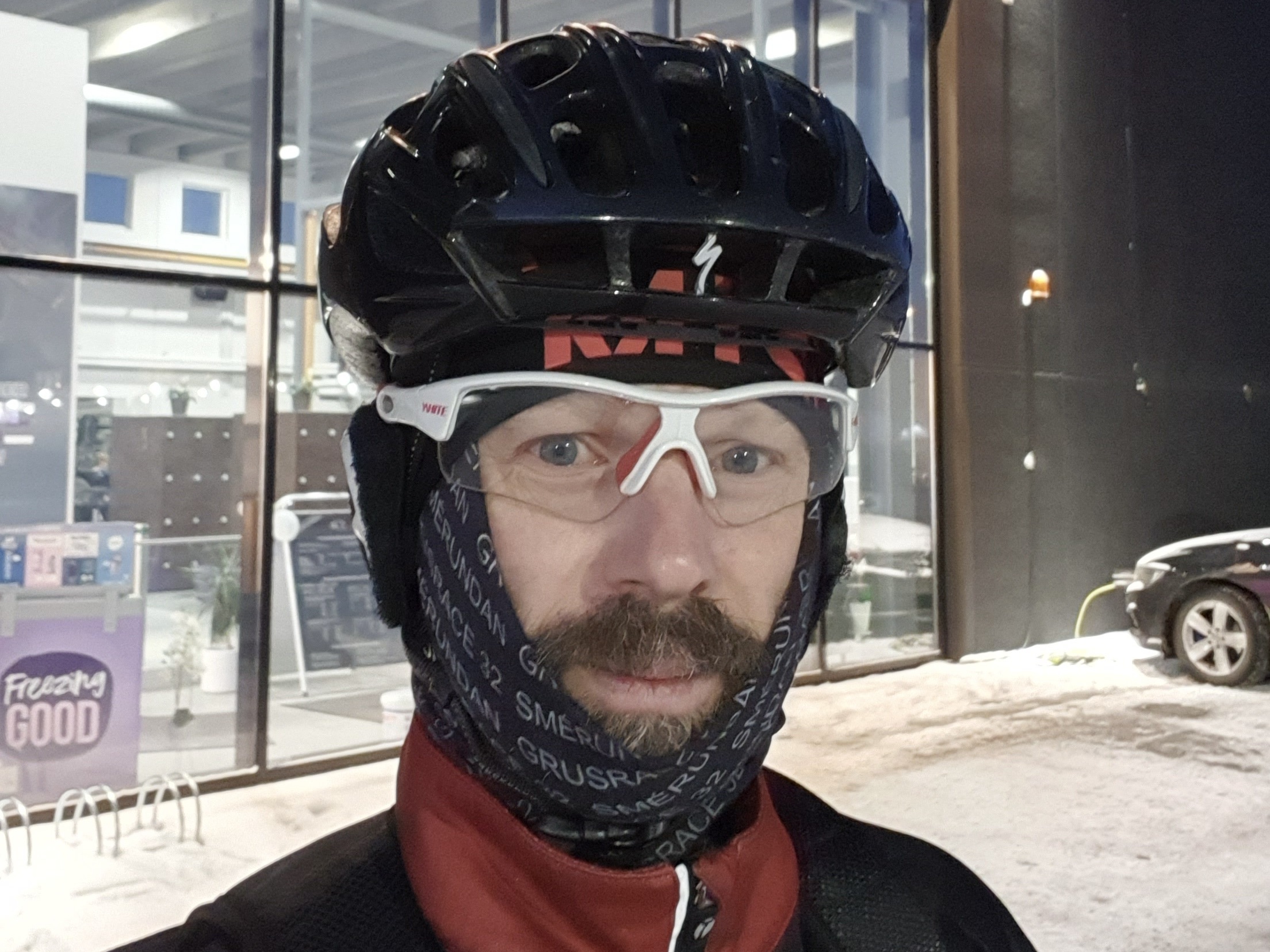 Miche Larsson räds varken kyla, snö eller vintercykling. Det finns inget dåligt väder, bara dåliga cykelkläder.