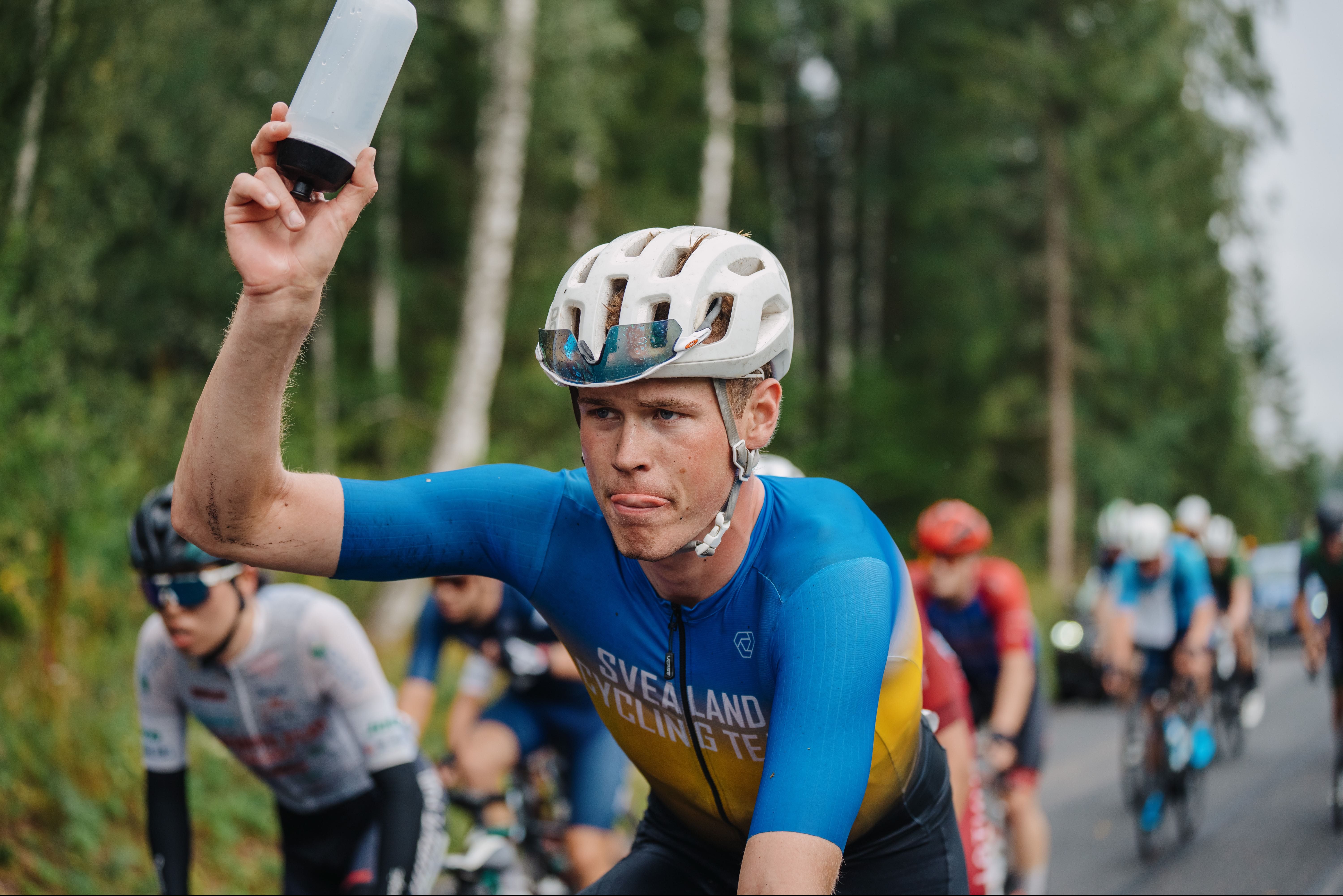 Jakob Söderqvist har tränat och tävlat för Svealand Cycling Team. Nästa år kommer han att köra som proffs i Lidl – Trek Development Team.