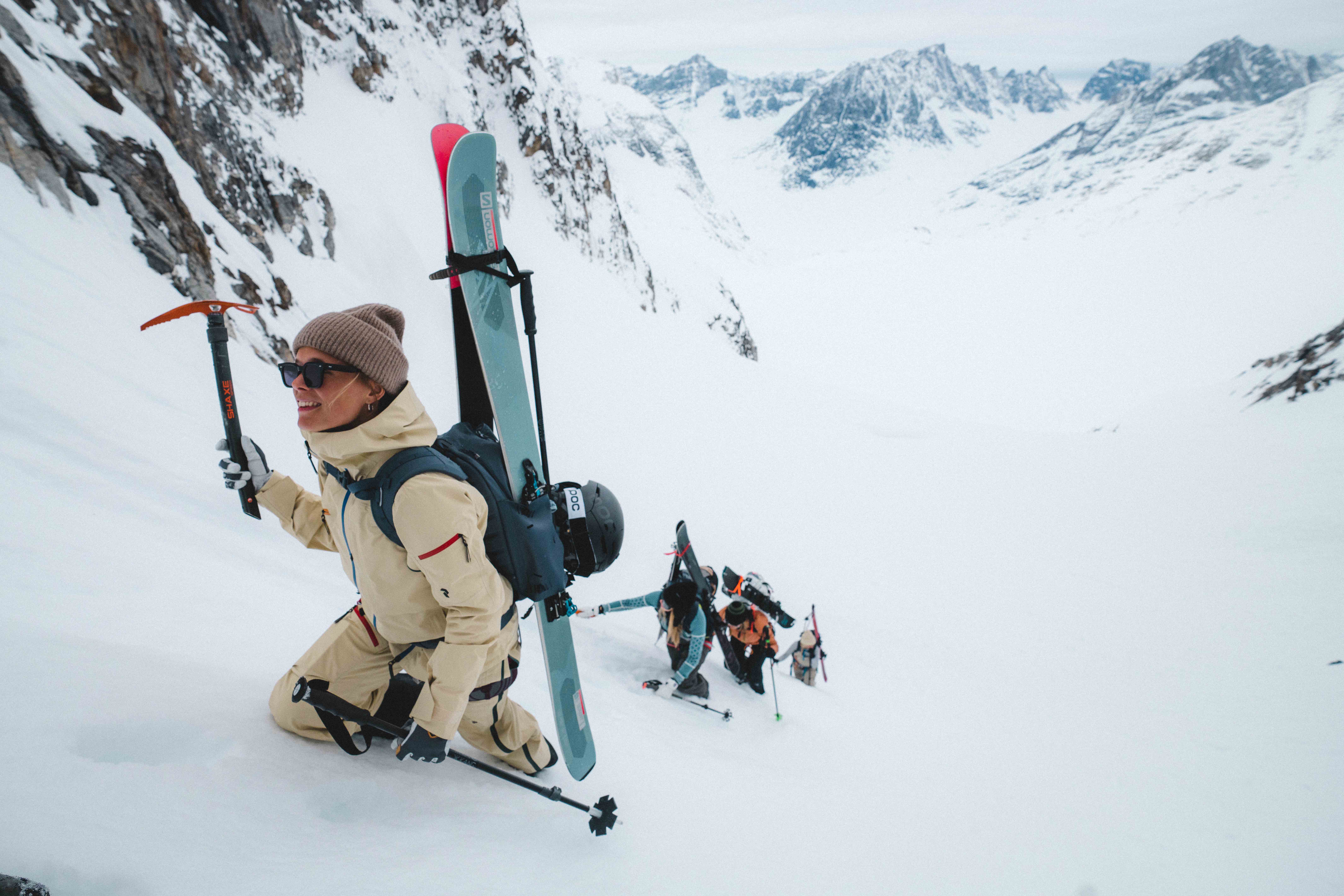 I dokumentären Snövita drömmar får man följa Vilda och hennes tre kompisars äventyr på Grönland.
