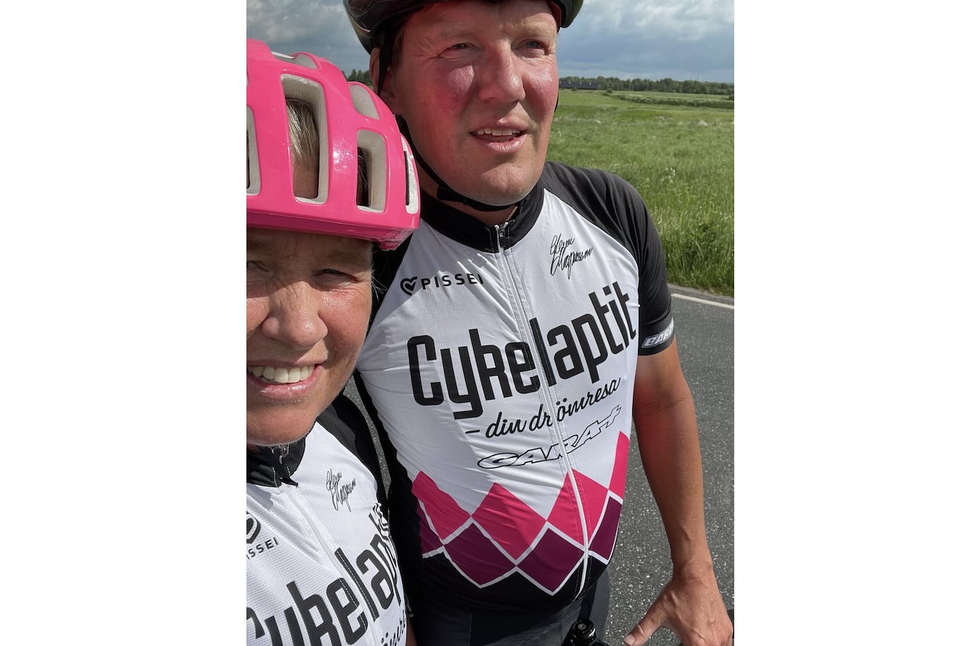 Förre proffsstjärnan Glenn Magnusson, med bland annat etappsegrar i Giro d'Italia på meritlistan, har fortsatt med cykling även efter den aktiva karriären. Tillsammans med frun Lena driver han bland annat Cykelaptit.