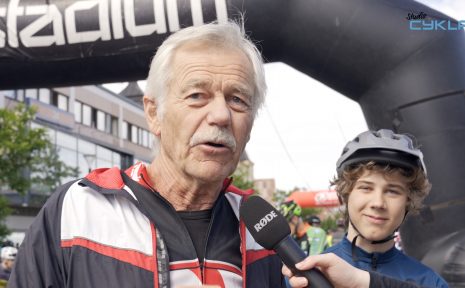 Jan Fryk cyklar Halvvättern tillsammans med sitt äldsta barnbarn.