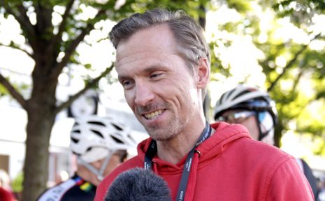 Johan Olsson coachar Team Santander genom En Svensk Klassiker. Från Vätternrundan 315 km 2024 till Vasaloppet 2025.